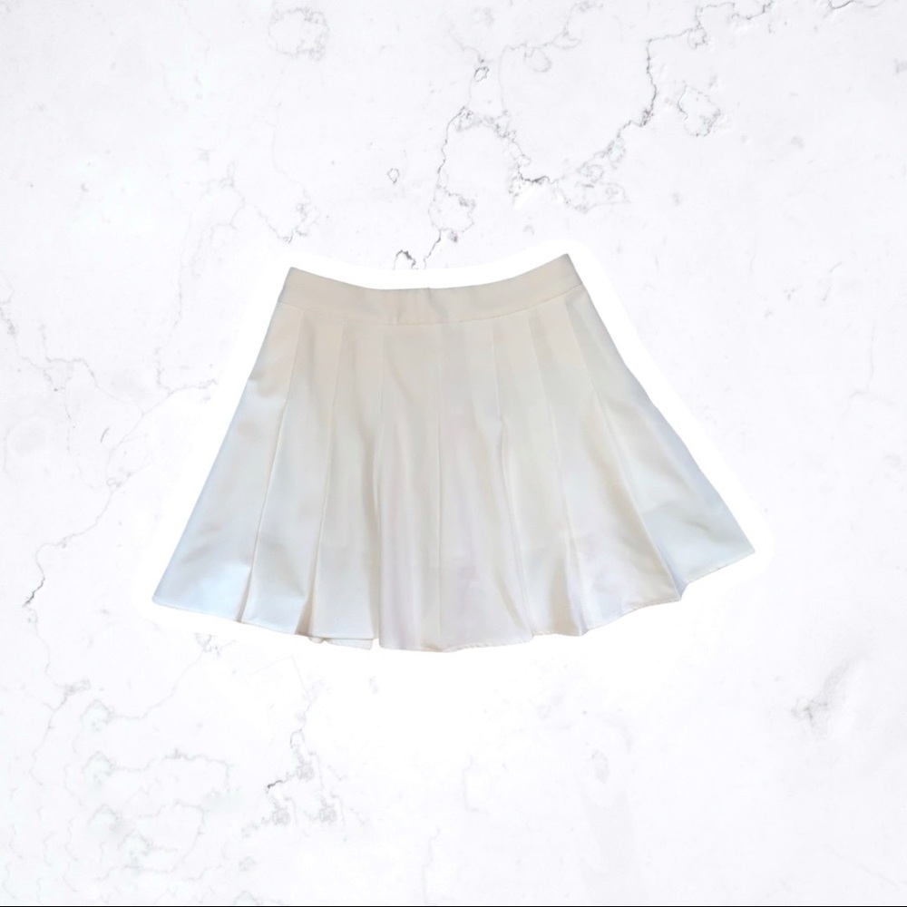 Shein Skater Skirt in White. Size XS (US 2)